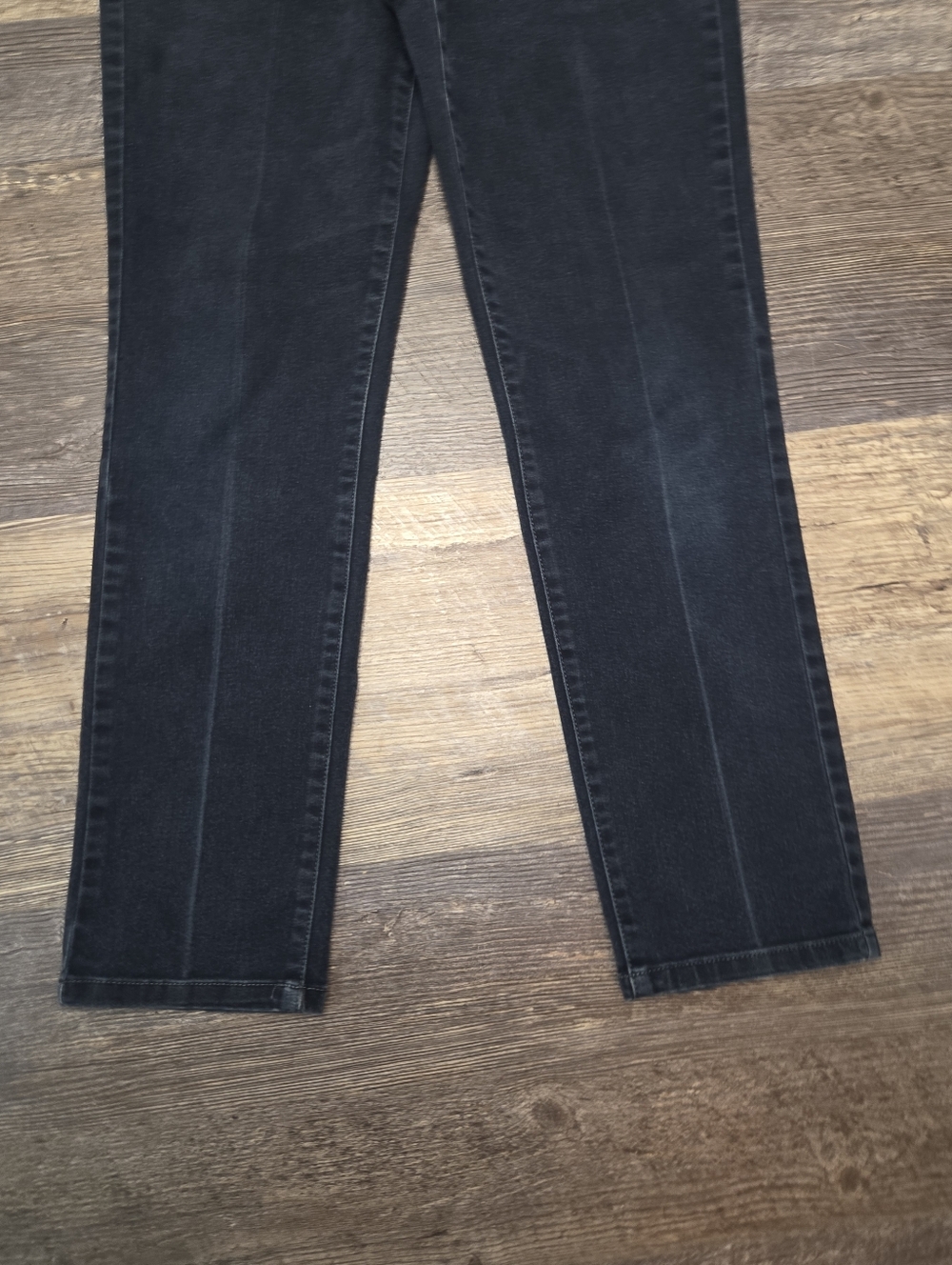 Bandolino Amy Straight Leg Jeans - Picture 4 of 13